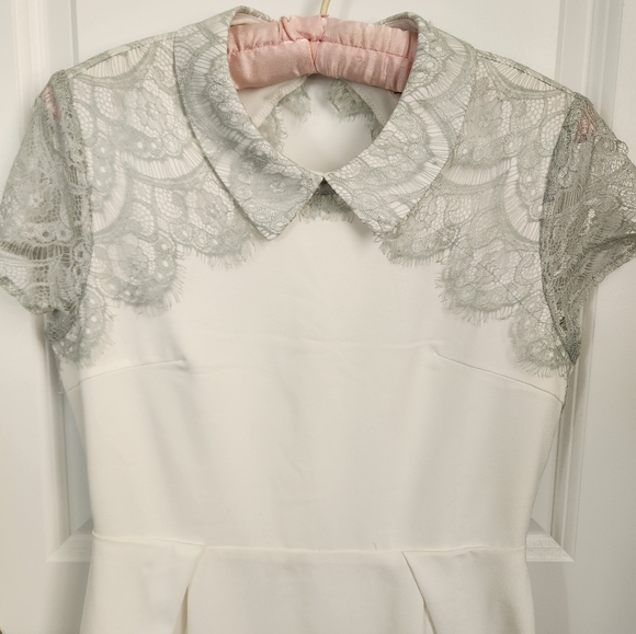 Lace dress with collar and key hole back. Size Small. - Picture 10 of 11